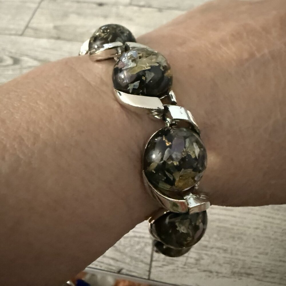 Vintage Silver Tone Confetti Lucite Link Bracelet Collector’s Item